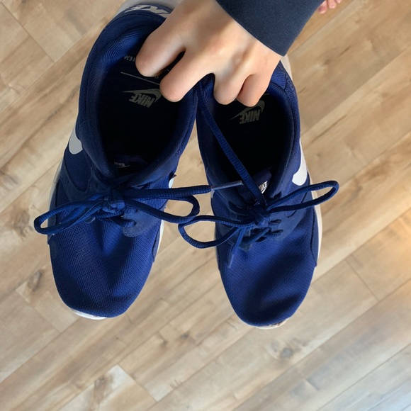 Royal blue nike - Picture 3 of 3